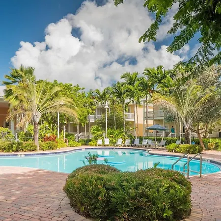 Coral Palm By Avantstay Key West Walkable Gated Community Shared Pool Month Long Stays Only